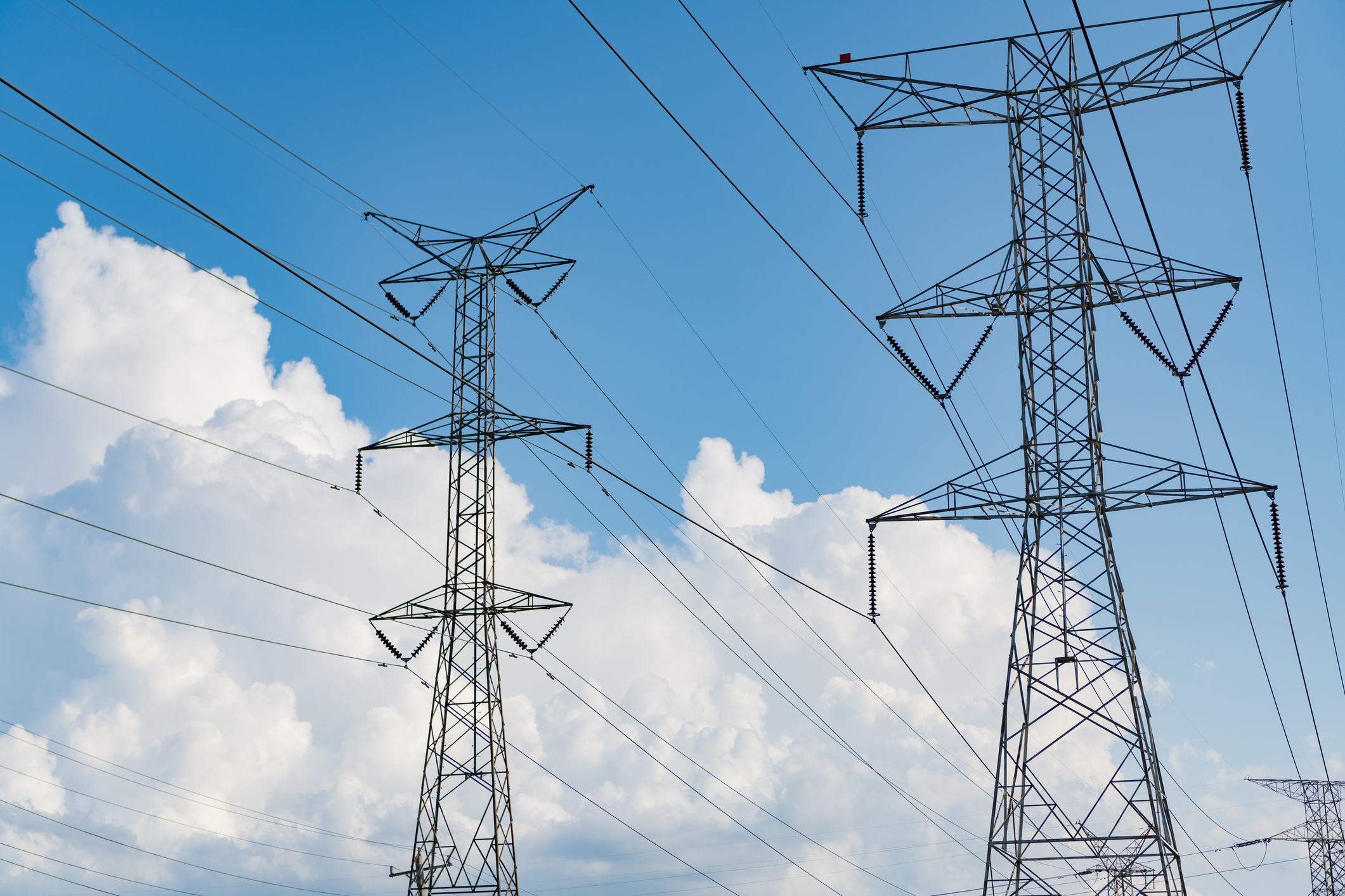 New Brattle Report Explores Solutions for Timely Interconnection of Large Loads