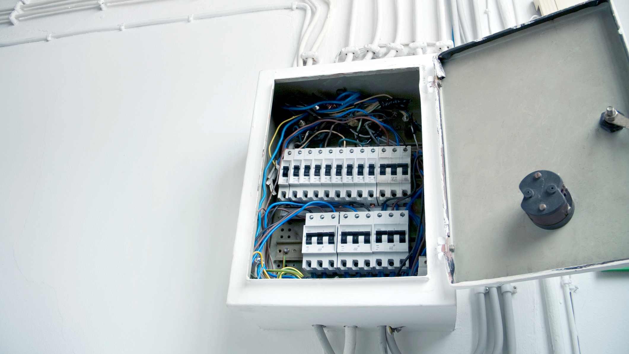 Circuit component, Electrical wiring, Electronic instrument, Office equipment